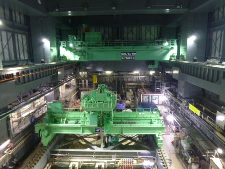 Cranes inside Fukushima Daiichi 4 cover, September 2013 454x341